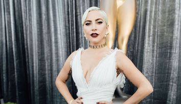 Lady Gaga, surprinsă de paparazzi alături de iubit: “Nu am ajuns așa sus în carieră pentru că sunt drăguță”