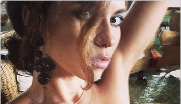 Inna danseaza in ploaie, in sanii goi. Cea mai incitanta fotografie pe care o poti vedea azi