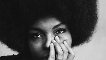 A murit Roberta Flack, vocea legendarului hit „Killing Me Softly With His Song”. Care este cauza decesului: „Avem inima frântă”