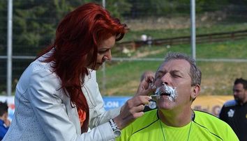 Ii recunosti doar dupa voce. Barbati celebri fara mustata: Helmuth Duckadam, Vali Vijelie si Petrica Matu Stoian