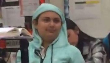Putini au inteles drama prin care trece aceasta adolescenta. Motivul pentru care imaginea a devenit viral pe internet