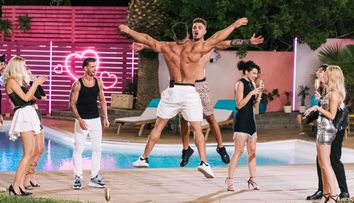 În primul episod Love Island România, concurenții au parte de party la piscină. Ce surpriză îi așteaptă