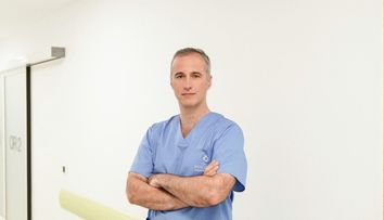Recomandările ortopedului la începutul sezonului de schi: pregătirea fizică este esențială