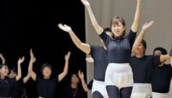 Scutecele, un trend bizar in randul femeilor japoneze. Pe barbati nu ii deranjeaza ca iubitele lor poarta asa ceva. FOTO