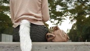 S-a lansat o noua moda in Japonia. Oamenii isi pun cozi de animale si umbla asa pe strazi