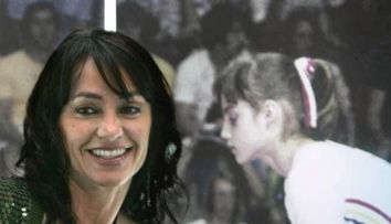 Nadia Comaneci, surprinsa de paparazzi la piscina, <span style=