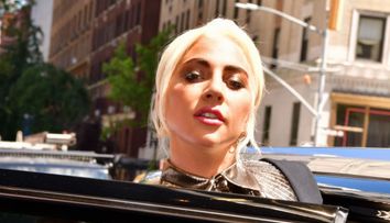 Lady Gaga, sărut în public cu un bărbat din anturajul ei. Nu e Bradley Cooper