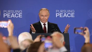 Ironia sorții. Ce au mâncat jurnaliștii ruși în avionul care îi ducea la summit-ul dintre Trump și Putin. ”Kremlinul nu duce lipsă de umor”