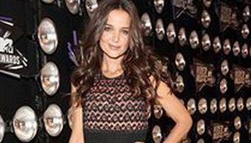 Katie Holmes, cea mai eleganta actrita de la VMA. Vezi ce vedeta s-a facut de ras cu tinuta
