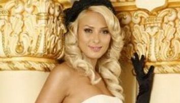 Iulia Vantur se simte cel mai bine in rochii elegante VIDEO