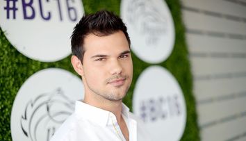 Nu s-a mai auzit nimic despre el. Cum a fost surpins de fotografi Taylor Lautner, cunoscut ca Jacob Black din 