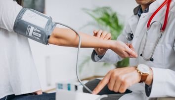 Un nou studiu schimbă tot ce știai despre tensiune: valoarea sub care îți poți proteja inima și creierul