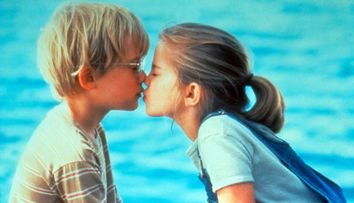 Primul sarut din viata lui Macaulay Culkin a fost cu ea! Cum arata acum fetita superba care a facut furori in 