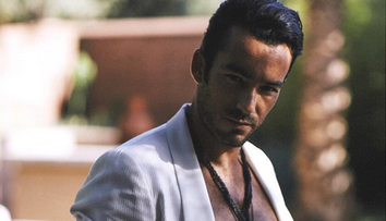 In telenovele este inconjurat doar de femei tinere si frumoase. Cum arata insa in realitate sotia lui Aaron Diaz