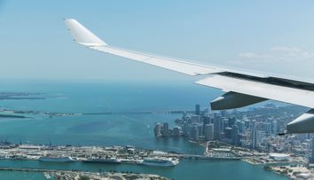 Vacanțele de vară, sub semnul întrebării? Sute de zboruri au fost deja anulate: Europa ar mai avea doar șase săptămâni de combustibil pentru avioane
