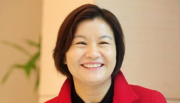 S-a născut într-o familie săracă, a lăsat școala la 15 ani, iar acum este cea mai bogată femeie din China. Cum a ajuns Zhou Qunfei să dețină o avere colosală