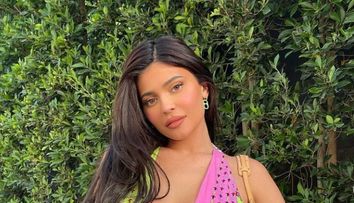 Kylie Jenner, cea mai sexy prezență la petrecerea organizată de sora ei, Kendall Jenner. Ce ținută a ales bruneta