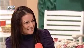 Raluca Sandu, gospodina la Happy Hour