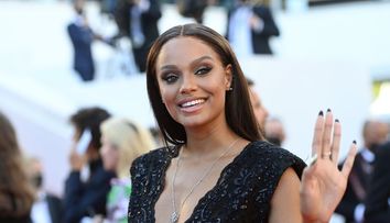 Miss Franța 2017, într-o rochie transparentă și fără lenjerie intimă pe covorul roșu la Cannes 2021