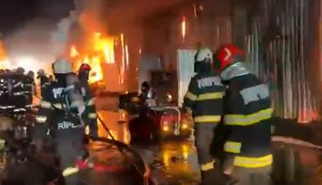Minune! O icoană cu Isus Hristos, neatinsă în urma incendiului devastator de la Dragonul Roșu! Imaginea care i-a uimit pe pompieri