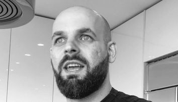 Mesajul postat de soția lui NOSFE, după ce artistul de la Șatra Benz a murit