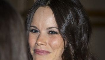 Printesa Sofia a Suediei si-a etalat burtica intr-o rochie rosie. Aparitia cu care o rivalizeaza pe Kate Middleton