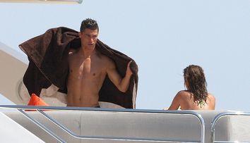 Cristiano Ronaldo se ține de glume! Fotbalistul și-a aruncat iubita de pe iaht