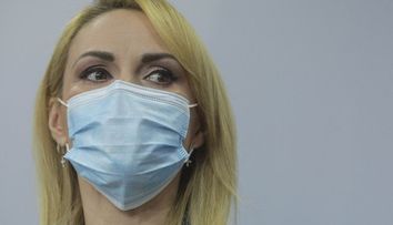 Gabriela Firea, confirmată cu SARS-CoV-2, la scurt timp după ce s-a vaccinat cu a treia doză: 