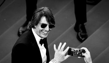 Nicio misiune nu e imposibilă pentru Tom Cruise! Starul de 62 de ani, ovaționat aproape 8 minute la Cannes 2025, arată mai bine ca niciodată