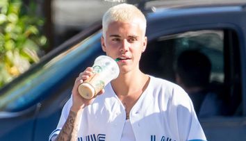 Schimbare de look pentru Justin Bieber. Cum a fost surprins in urma cu putin timp pe strazile din Malibu