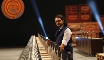 Papioane umplute cu boabe de cafea reale, cu paiete stralucitoare sau cu lichide colorate pentru Chef Florin Dumitrescu