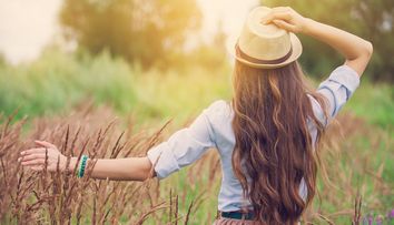 Cum grabesti cresterea parului. 3 remedii naturale care te ajuta sa rezolvi aceasta problema