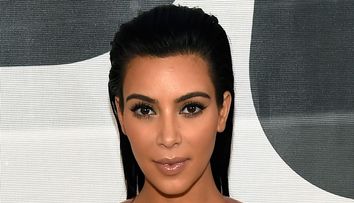 Aparitia care ar face-o invidioasa pe Kim Kardashian. Cine e vedeta care a facut senzatie intr-o rochie roz, de latex