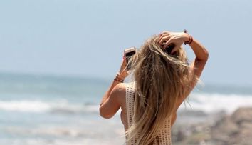 Ana Braga, spectacol pe o plaja din Malibu. Cum arata costumul de baie pe care l-a purtat