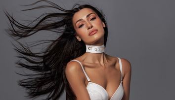 Alina Eremia lansează „Dacă mai vrei”. Videoclipul melodiei, un semnal de alarmă pentru câinii fără adăpost