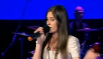 VIDEO. Femeia in fata careia Smiley s-a declarat pierdut... si a luat-o in echipa sa la 