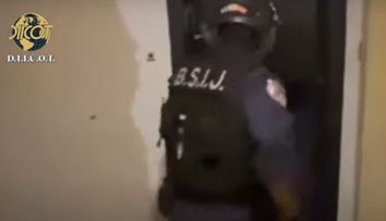 VIDEO | DIICOT face percheziții acasă la prietenii lui Vlad Pascu. Ce s-a descoperit