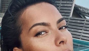 Inna, cele mai incendiare fotografii din acest an! S-a lăsat fotografiată topless de iubitul ei