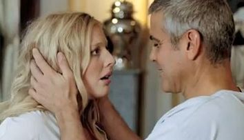 George Clooney s-a insurat? Actorul american apare intr-o reclama alaturi de mireasa lui
