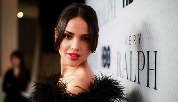 Cum arată Eiza Gonzalez atunci când nu se așteaptă să fie fotografiată de paparazzii. Ipostaza în care a fost surprinsă