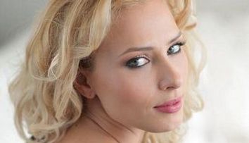 Iulia Vantur: “Secretul tenului meu? Nu merg niciodata la culcare nedemachiata”