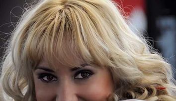 Fosta bebelusa Oana Ionita are bebelus. Vedeta a nascut un baietel. Vezi prima imagine cu micutul