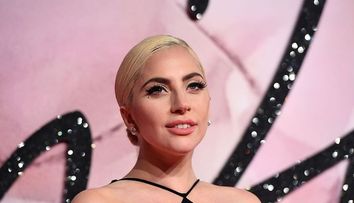 Lady Gaga nu a fost primită să cânte într-un club din București. Patronul localului face declarații șocante. De ce a refuzat-o: „Era urâtă!”