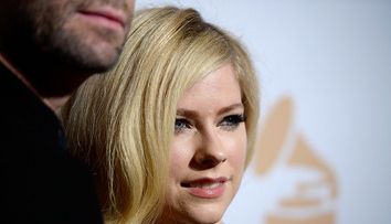 Avril Lavigne a revenit in lumina reflectoarelor dupa lupta impotriva bolii Lyme