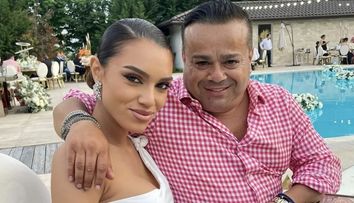 Karmen Minune a apărut cu perfuzia la mână, în primele zile din an! Ce a pățit fiica lui Adrian Minune: „Sunt bolnavă. Delirez!”