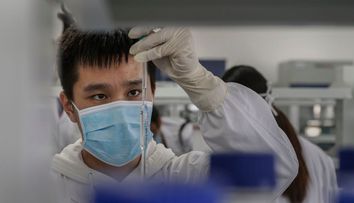 Chinezii promit că vor vinde vaccinul anti-coronavirus la un preț rezonabil întregii lumii