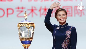 Alina Kabaeva s-a îmbrăcat ca la Oscar pentru un banchet organizat la Beijing. A atras toate privirile când a apărut într-o rochie Valentino