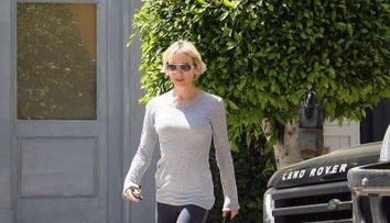 Renee Zellweger si-a pus silicoane? Tu ce crezi? FOTO