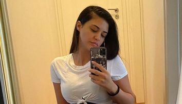 Antonia este cu gândul la zilele însorite: A postat pe net o fotografie în costum de baie