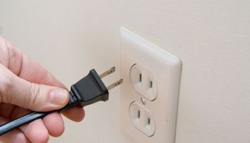 Ce economie faci daca scoti din priza electronicele cand pleci de acasa?